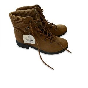 St. John’s Bay Tan Lace-Up Ankle Boots | NWT | Size 7